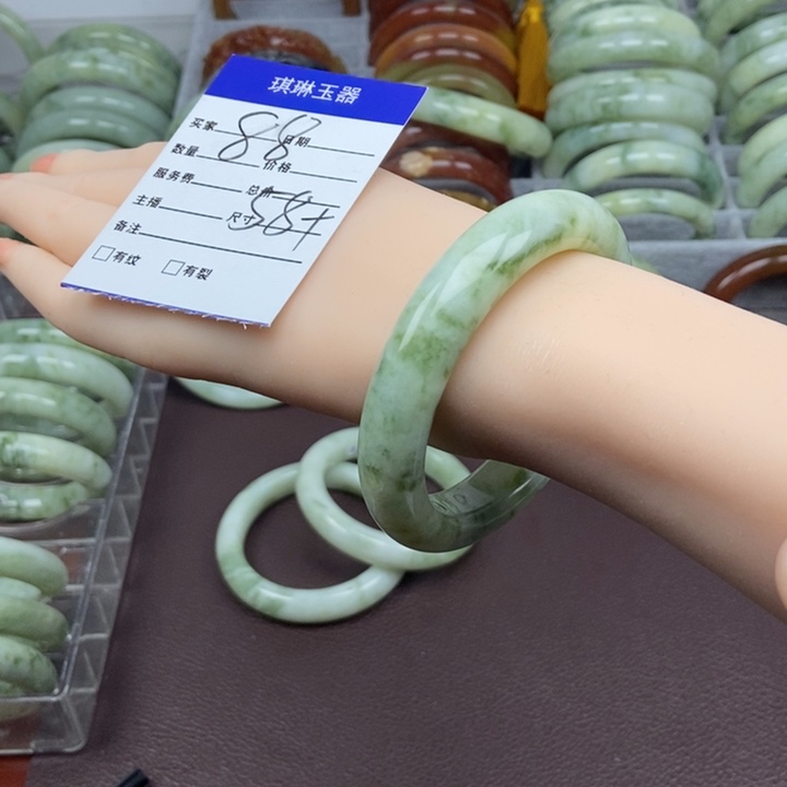 蛇纹石玉手镯未镶嵌