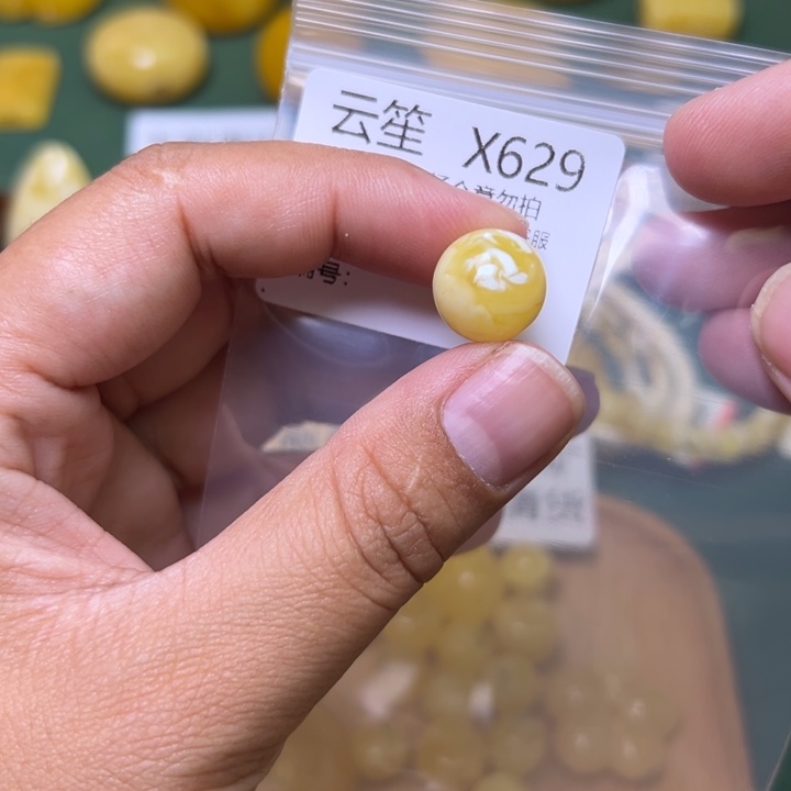 琥珀未镶嵌珠宝奇石