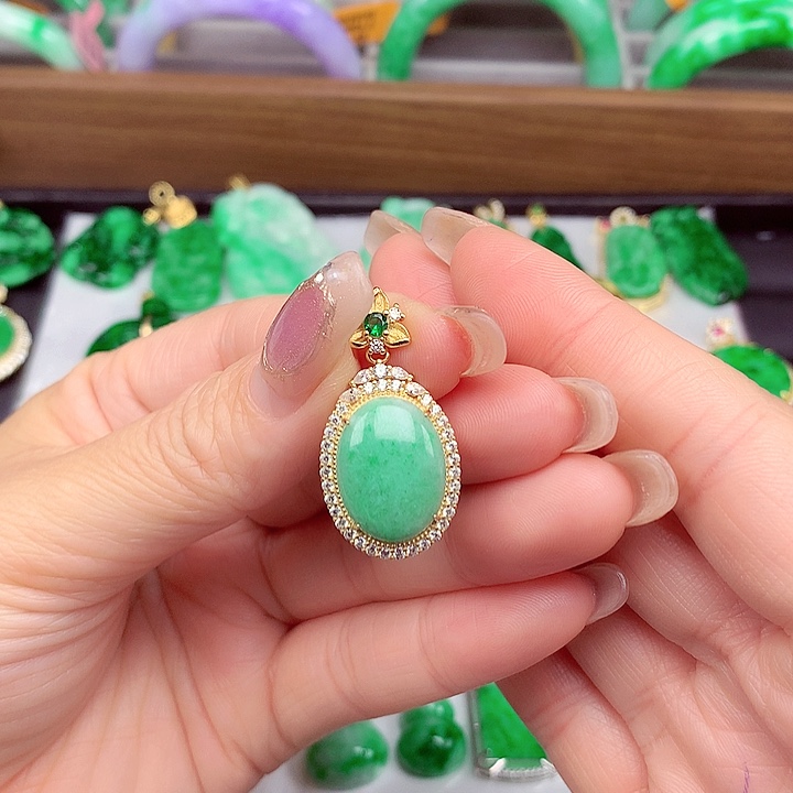 翡翠颈饰银S925镶嵌翡翠