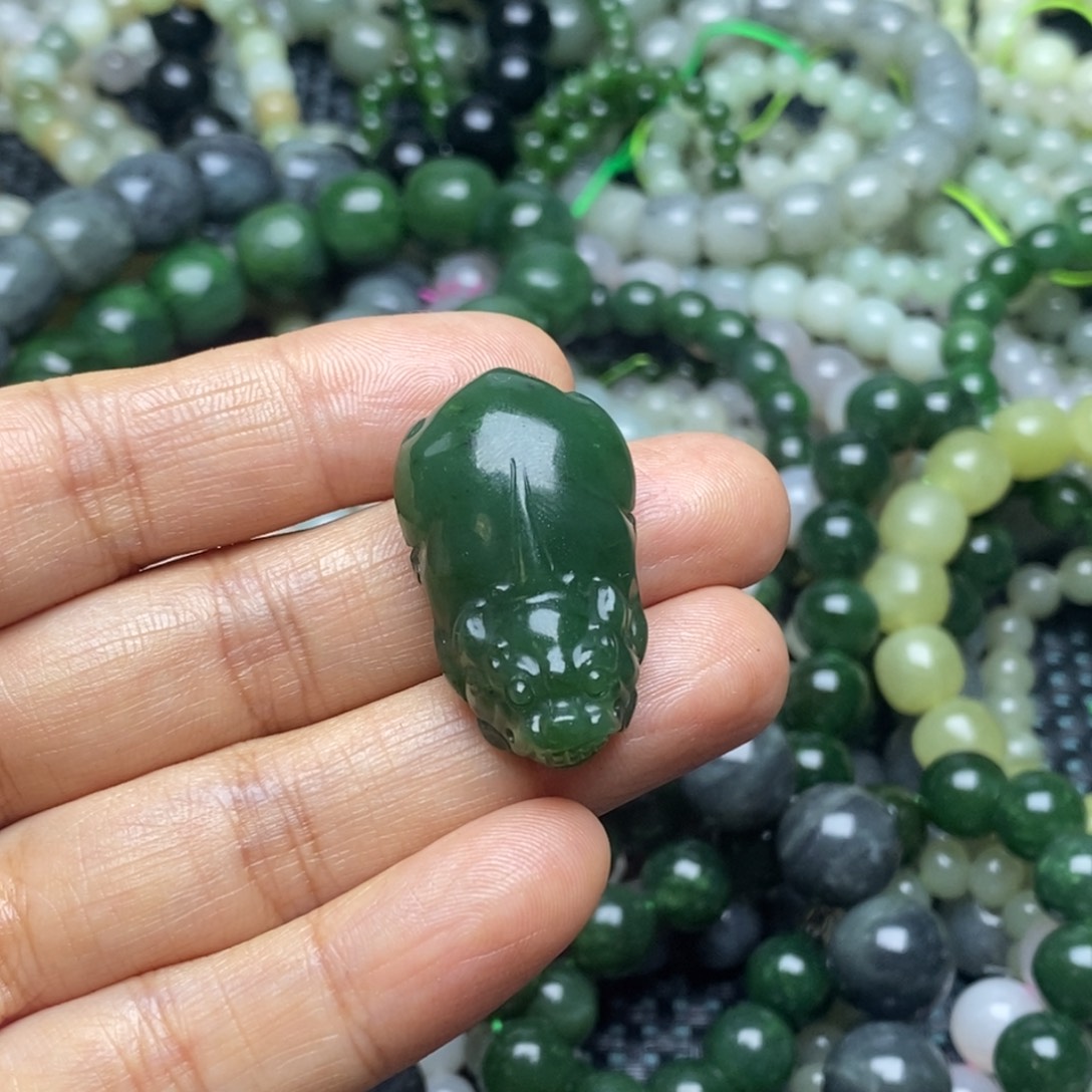 和田玉（糖玉）未镶嵌颈饰