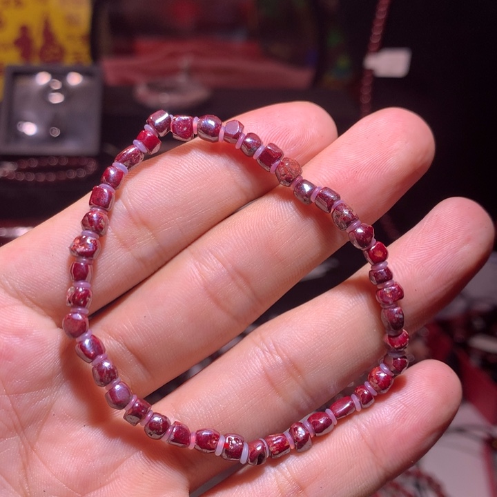 丽***天然辰砂原矿随行手串
