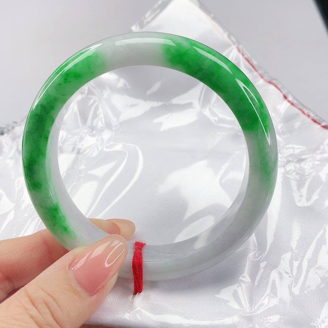 翡翠手镯未镶嵌翡翠105