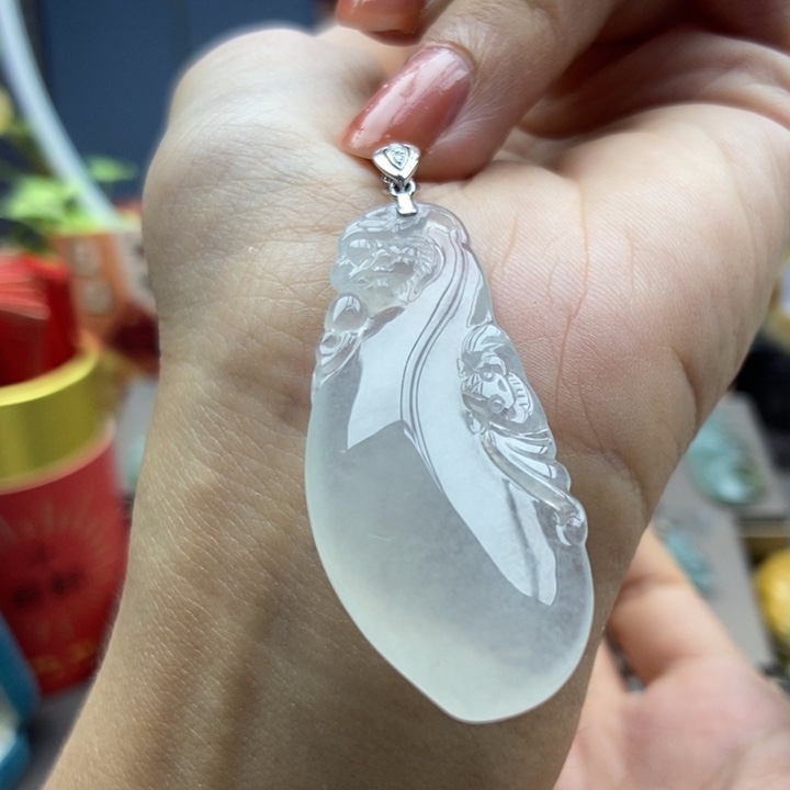 翡翠18K金镶嵌颈饰吊坠28