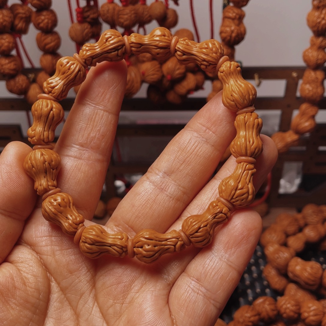 木质类龙纹桃枭手串