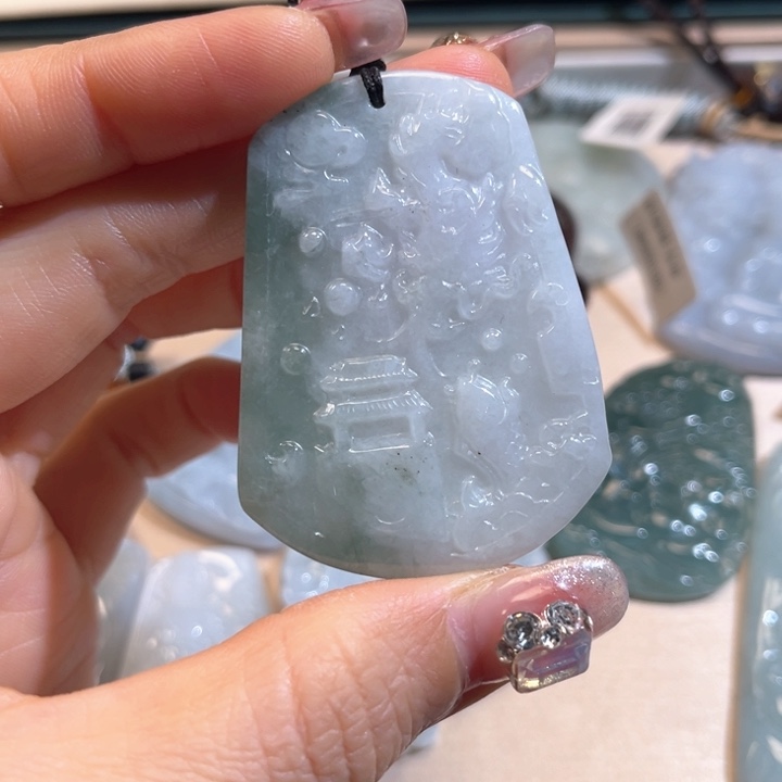 翡翠颈饰未镶嵌翡翠