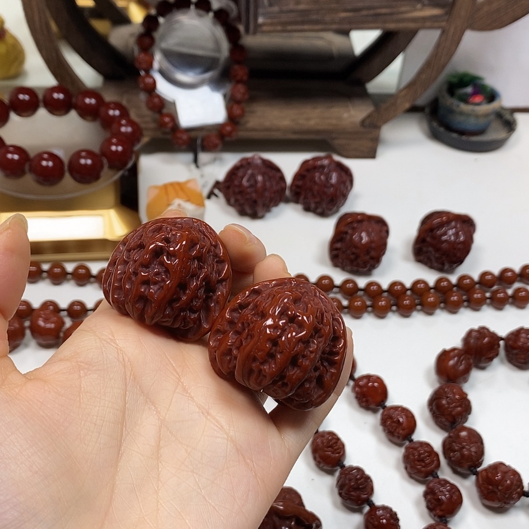 虍***.吊坠橄榄核白狮子36