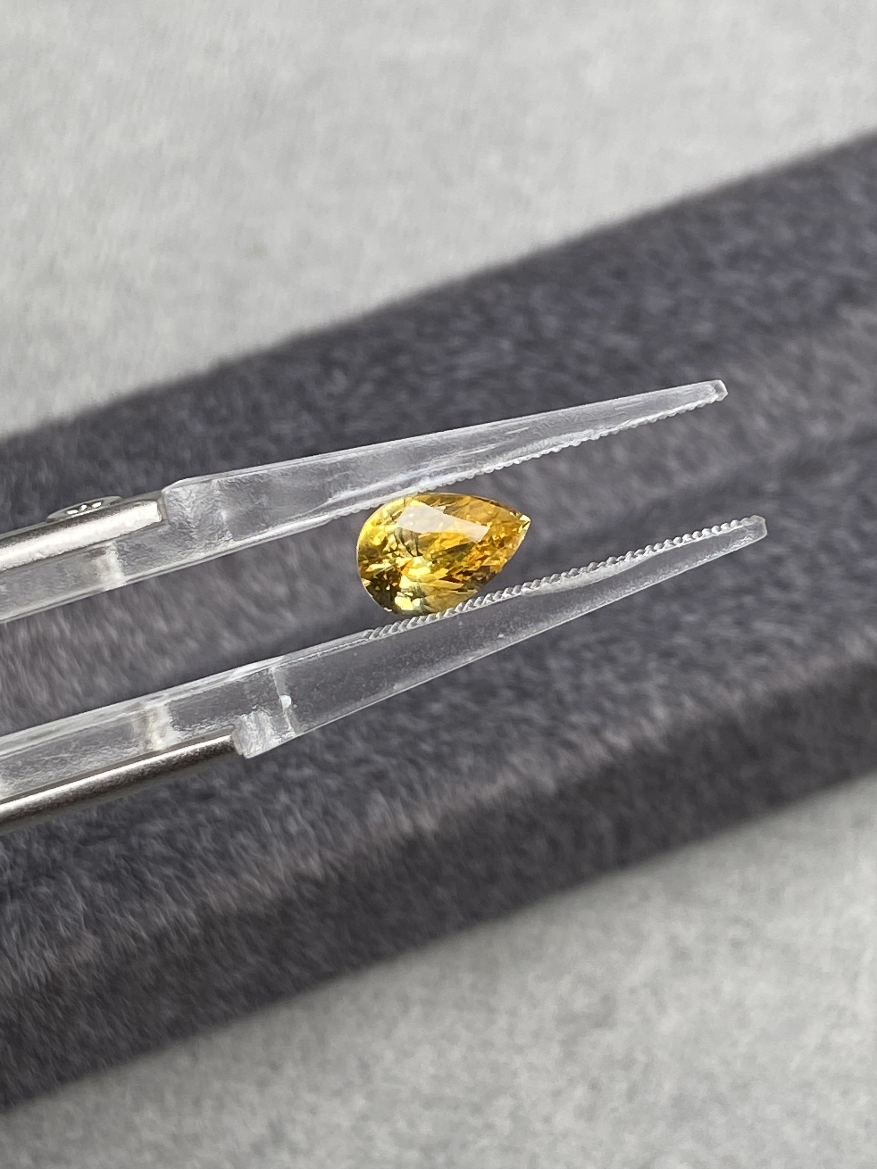 黄蓝宝 水滴形 1.21ct 未镶嵌 33