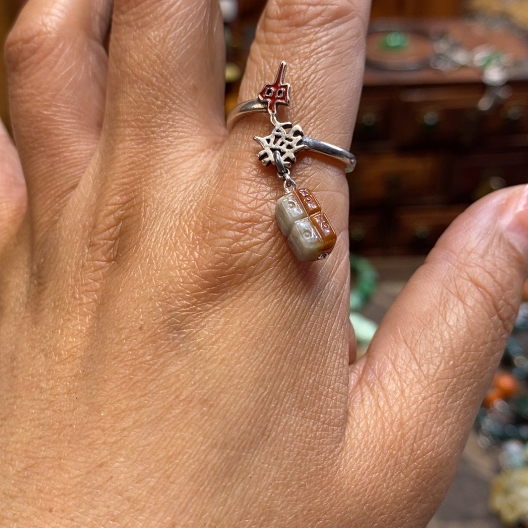 翡翠吊坠(赠链)未镶嵌