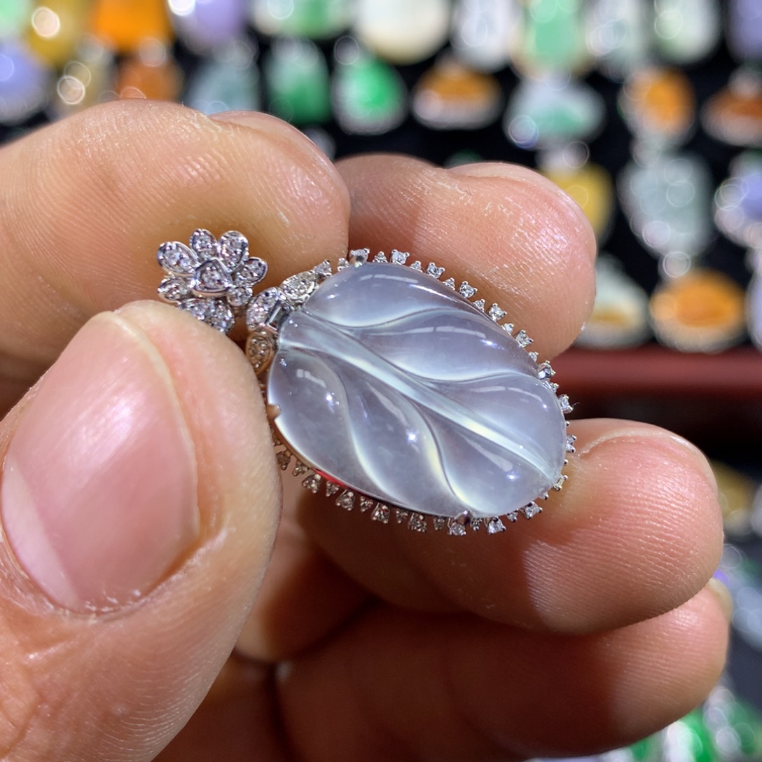 翡翠18K金镶嵌颈饰