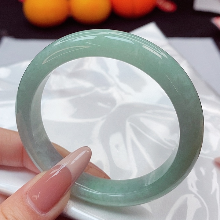 翡翠手镯未镶嵌53圈