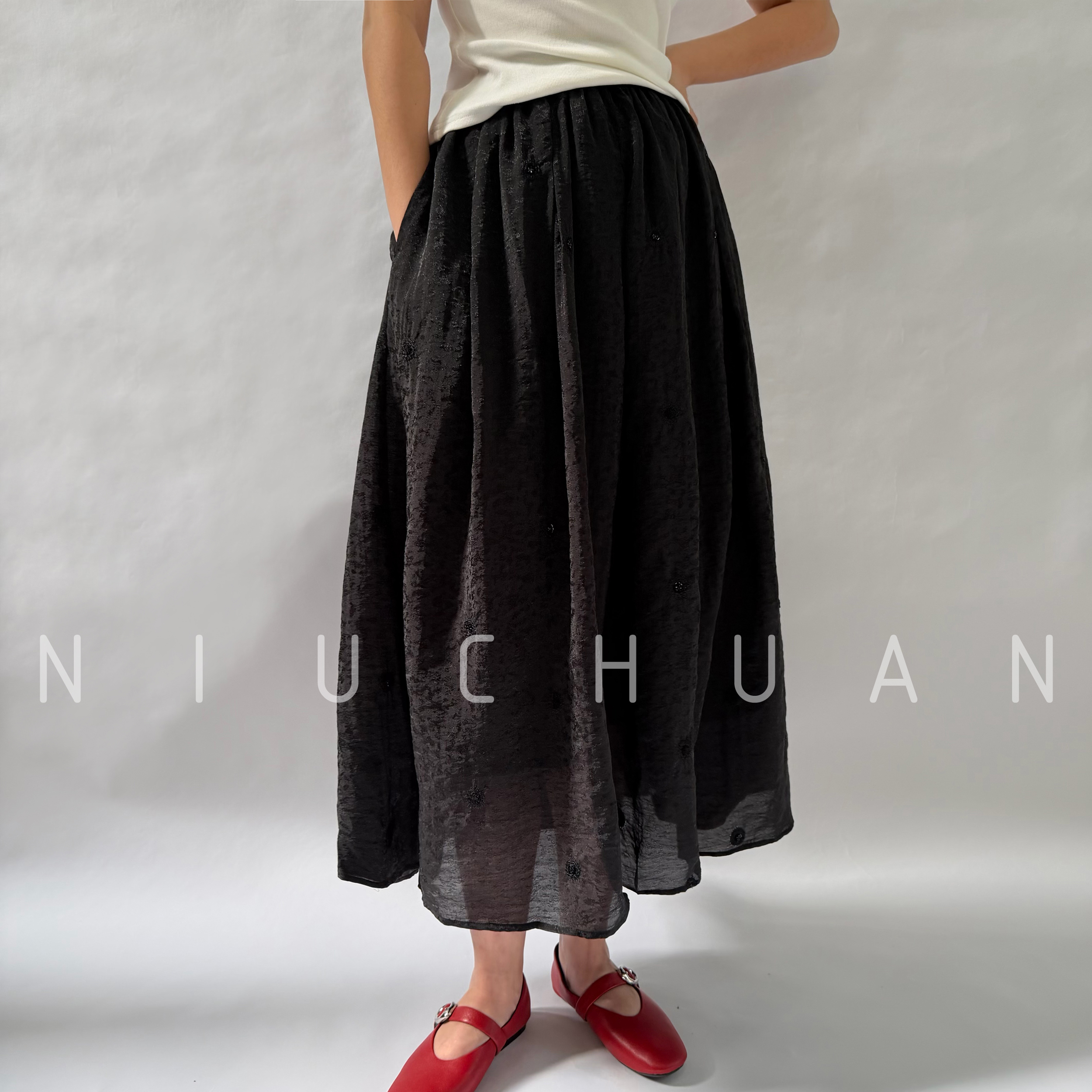 「墨色夜昙」中长款女士半身裙 裙摆停驻时，黑夜开出了具体的样子