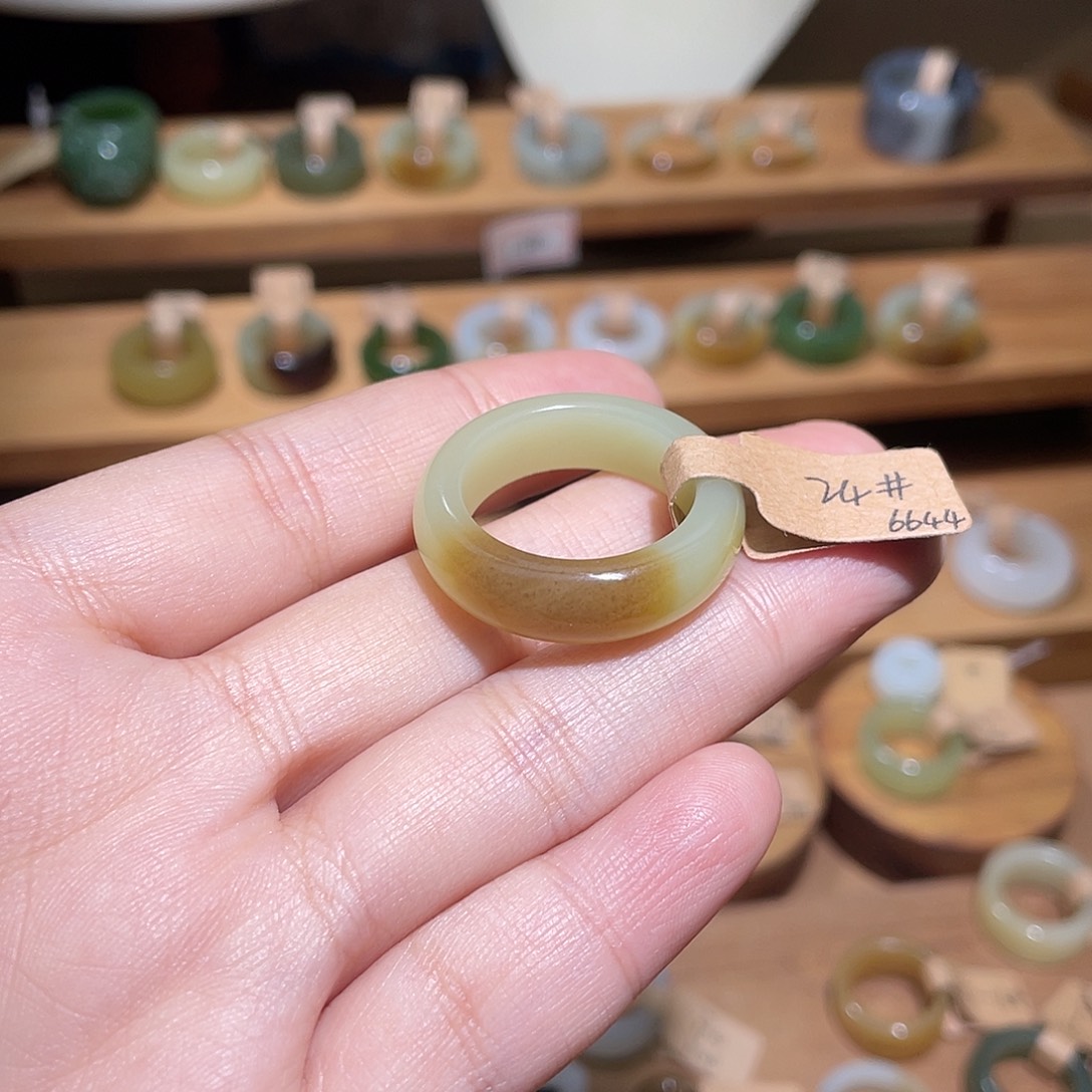 不***蓝和田玉未镶嵌戒指福利款不退不换20.6