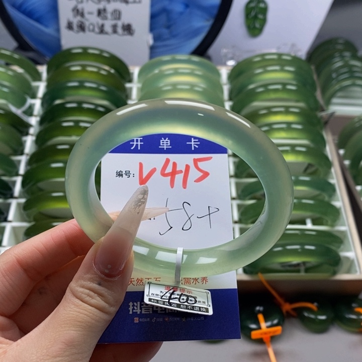 蛇纹石玉未镶嵌手镯傻****》