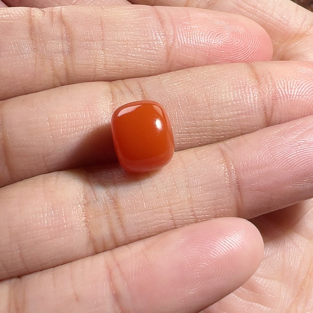 南红玛瑙珠宝奇石未镶嵌柿子红老型10.8Ｘ对孔8.9m