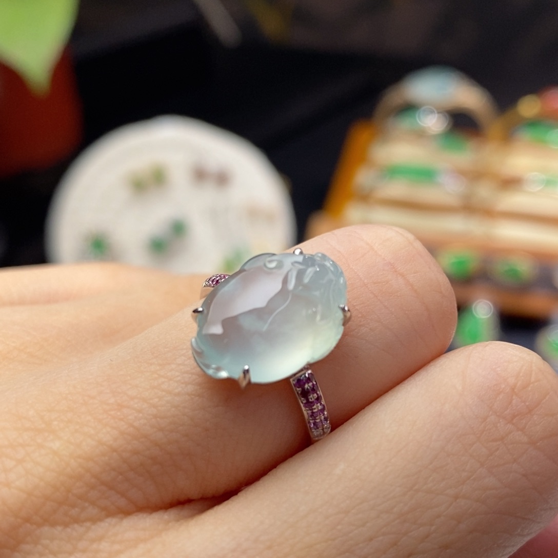 翡翠戒指18K金镶嵌戒指