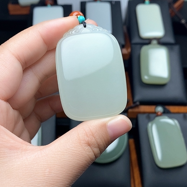 和田玉颈饰未镶嵌等****开