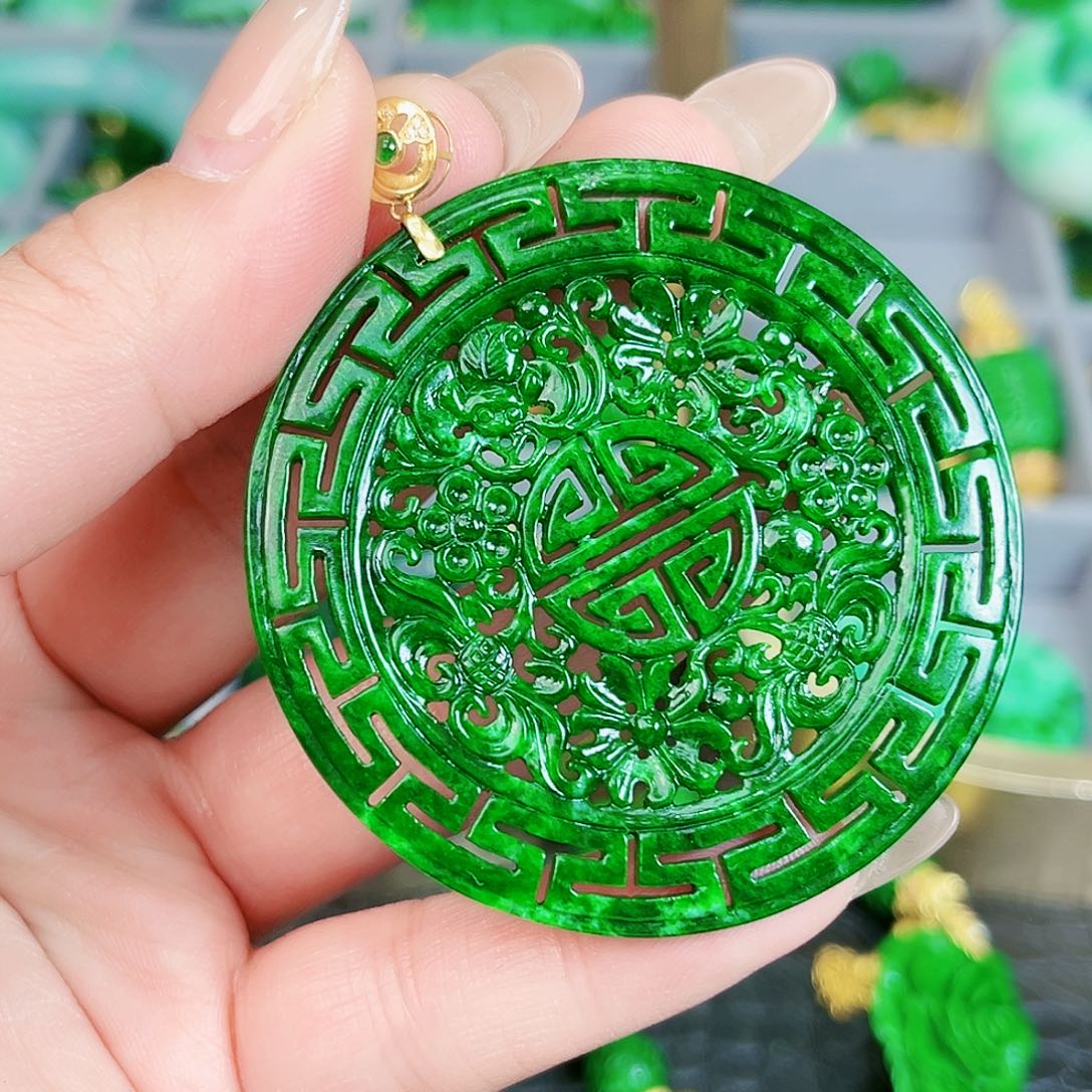 翡翠颈饰18K金镶嵌吊坠