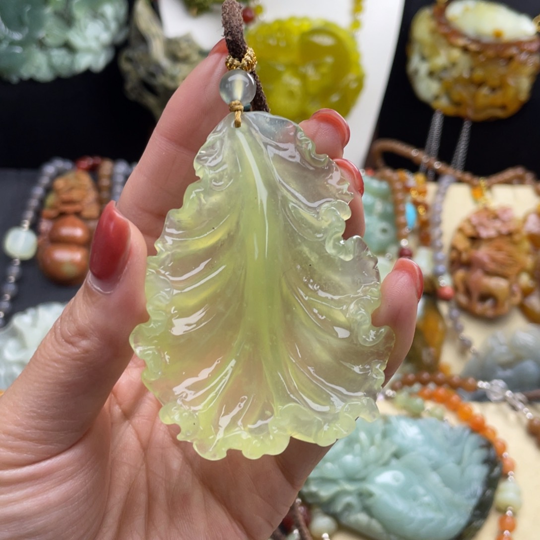 未镶嵌蛇纹石玉颈饰