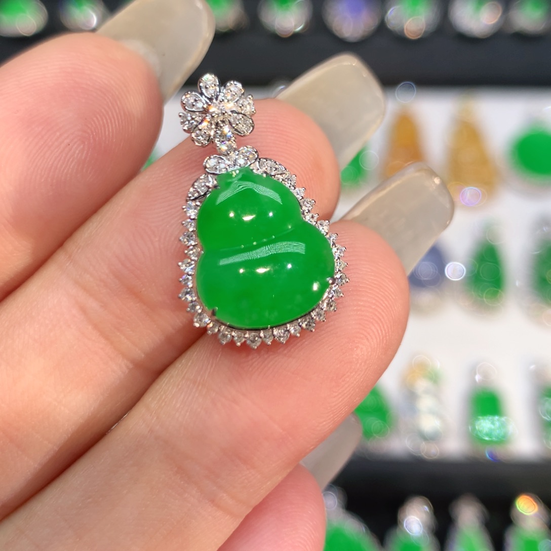 翡翠18K金镶嵌颈饰