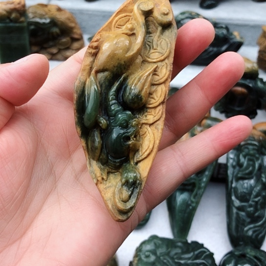 岫岩河磨玉（透闪石质玉）把件未镶嵌钰*子