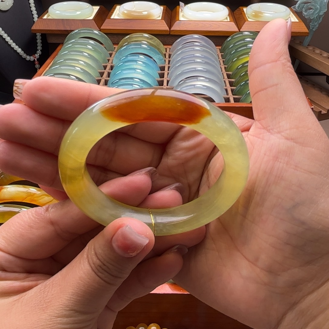 蛇纹石玉手镯未镶嵌