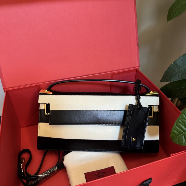 95新/华伦天奴/包包/[20251127eva]/C8857297382