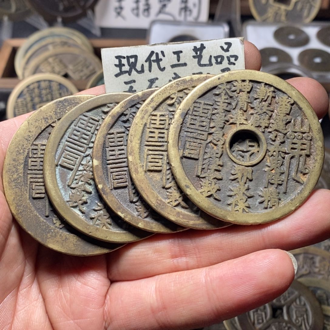 铜三*度现代工艺品山花