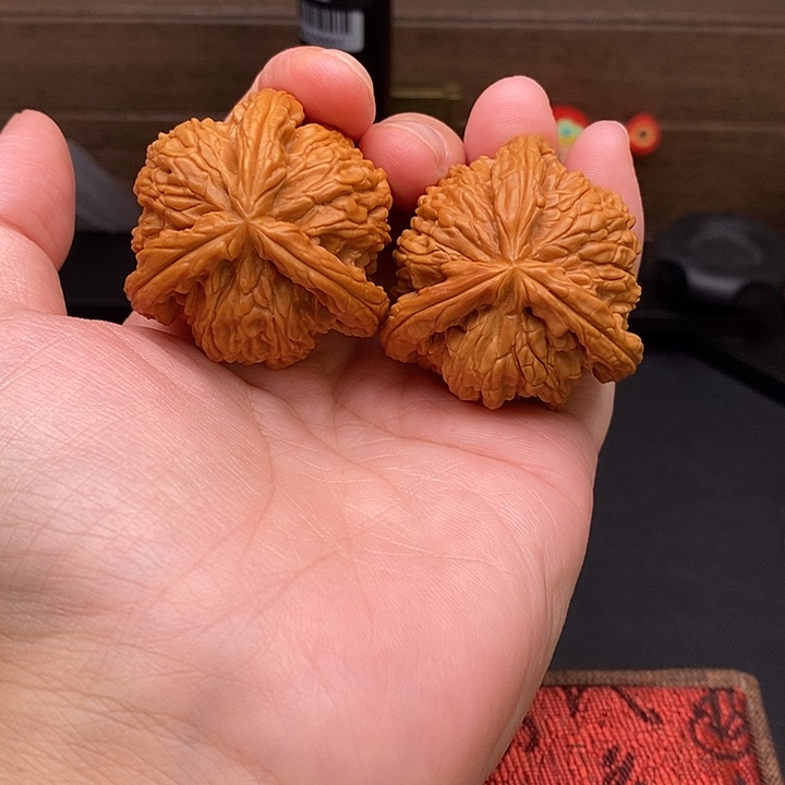 小***ㅤ把件文玩核桃白奔