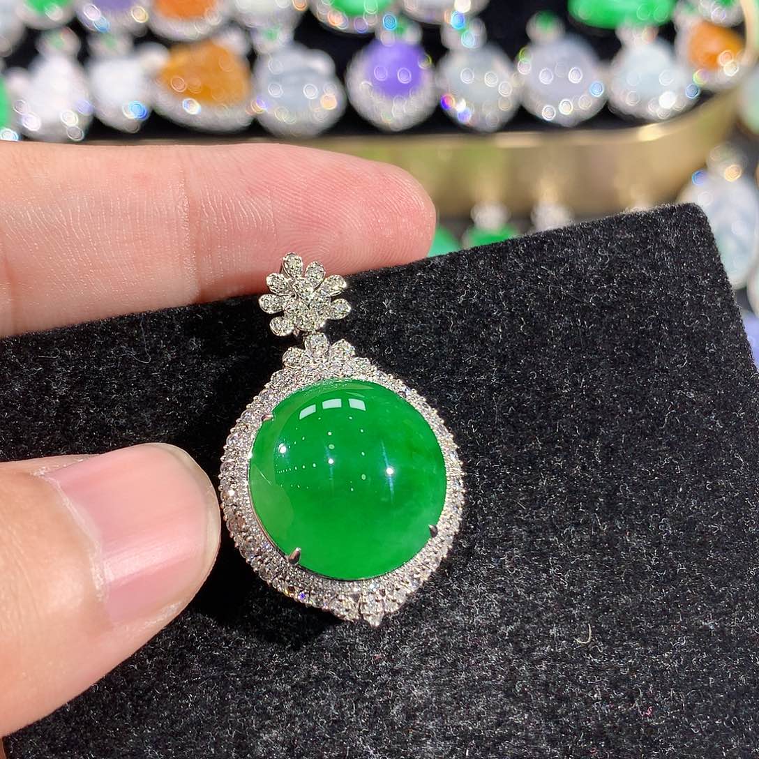 翡翠18K金镶嵌颈饰