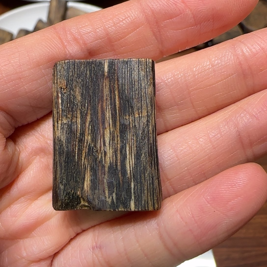 沉香碎屑沉香奇楠99沉无事牌3.5克