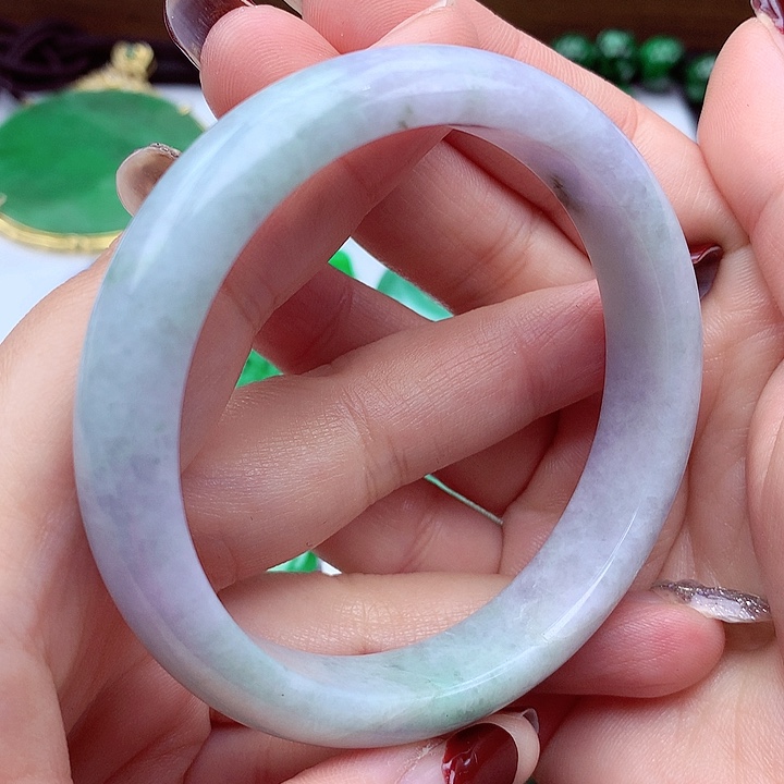 翡翠手镯未镶嵌翡翠