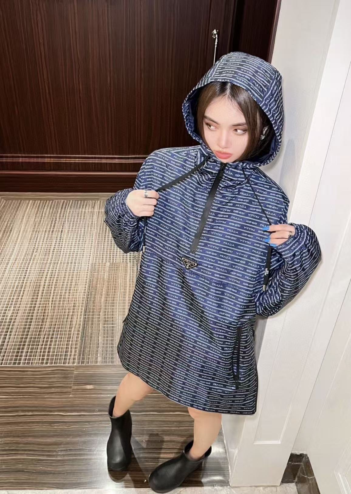 99新 Prada/普拉达 蔚蓝/长袖连帽夹克外套/38码/LZ1212QT9995