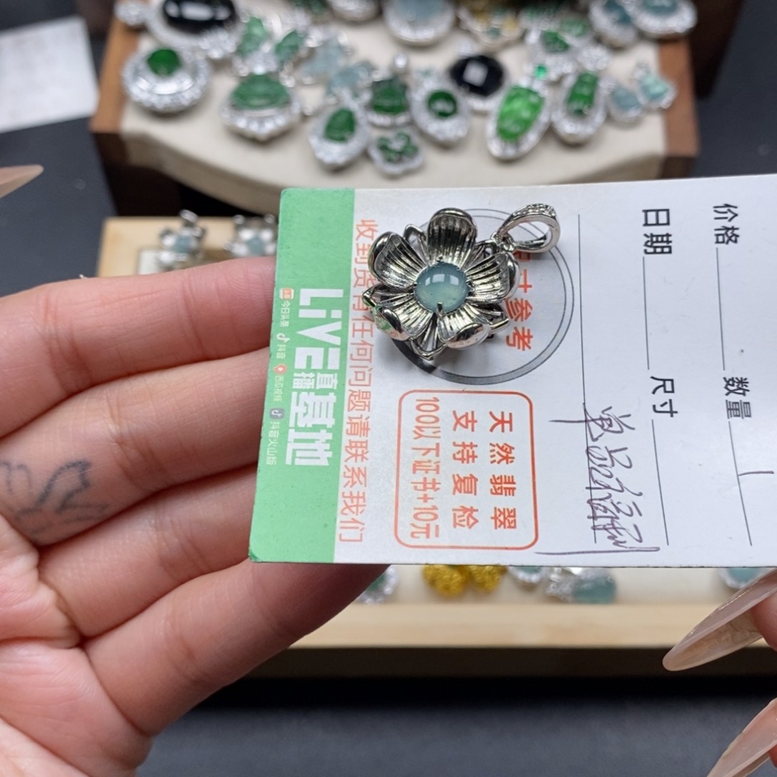 翡翠颈饰未镶嵌翡翠