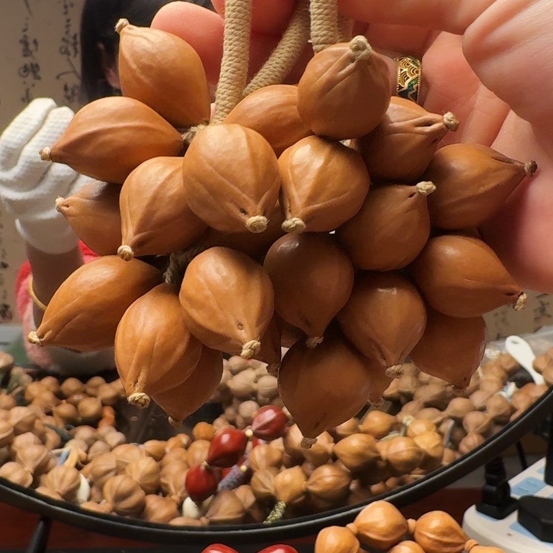 橄榄核把件葡萄串