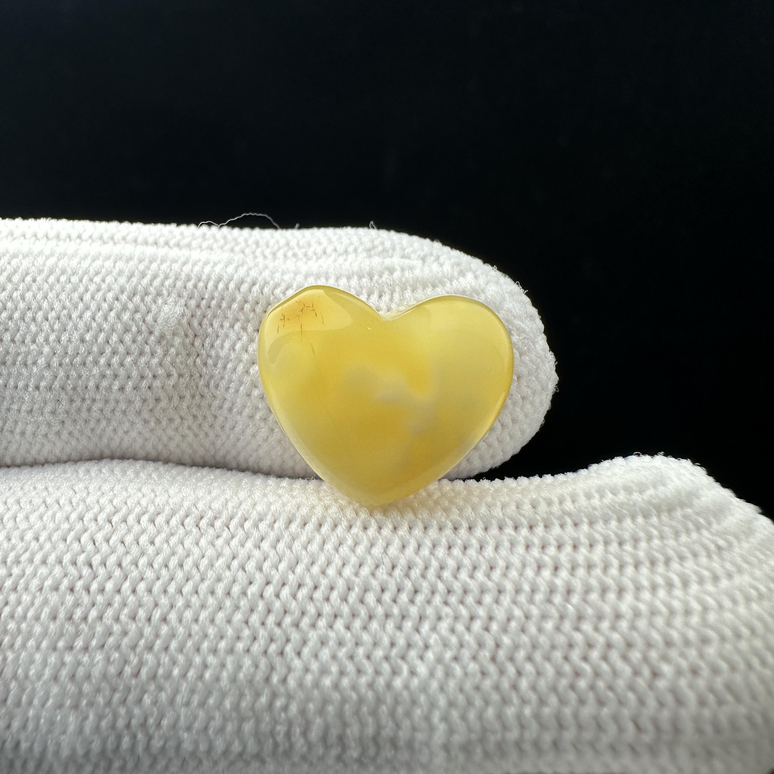 B6467天然蜜蜡俄料爱心14*12*7mm 一物一图 实物拍摄 假一罚十