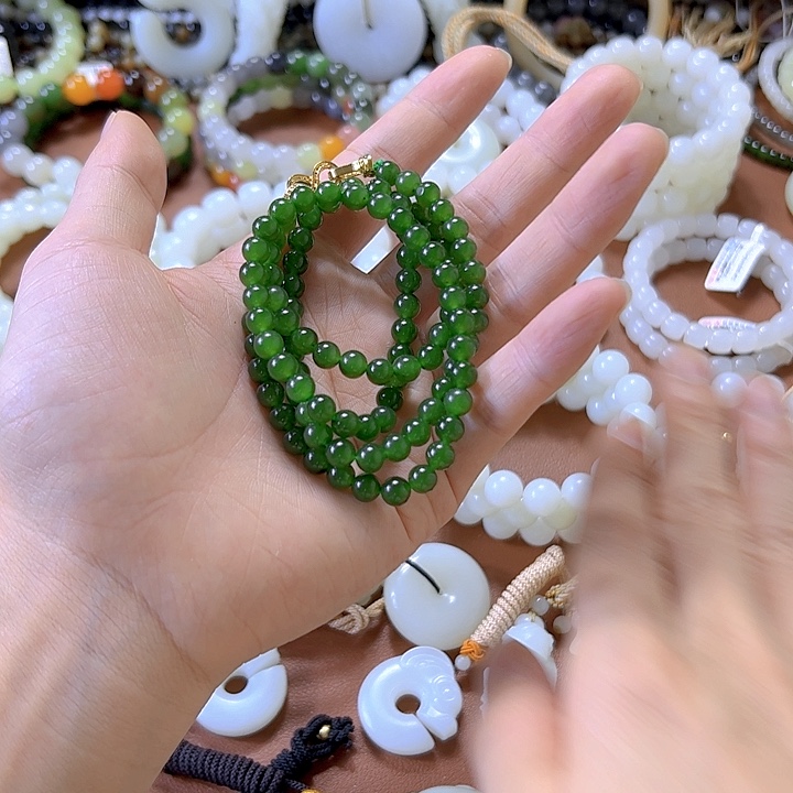 缘***缘和田玉未镶嵌颈饰