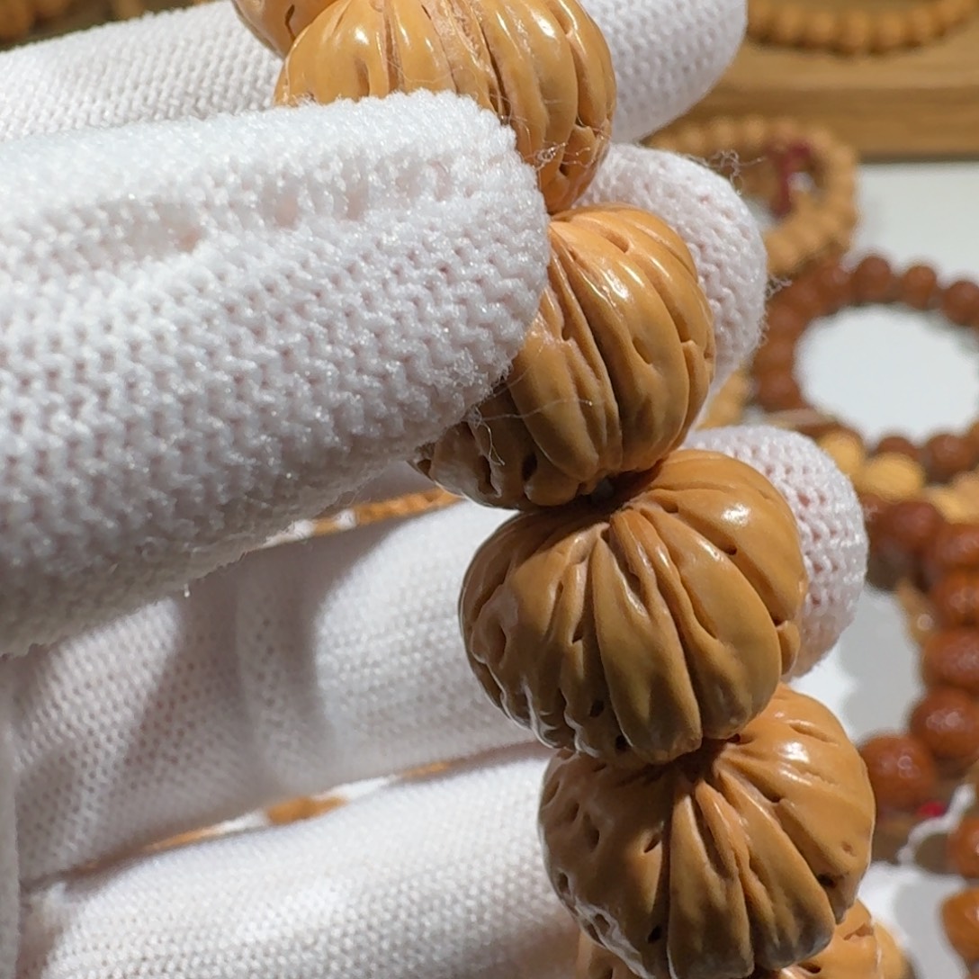 张***厨手串桃核精品桃核