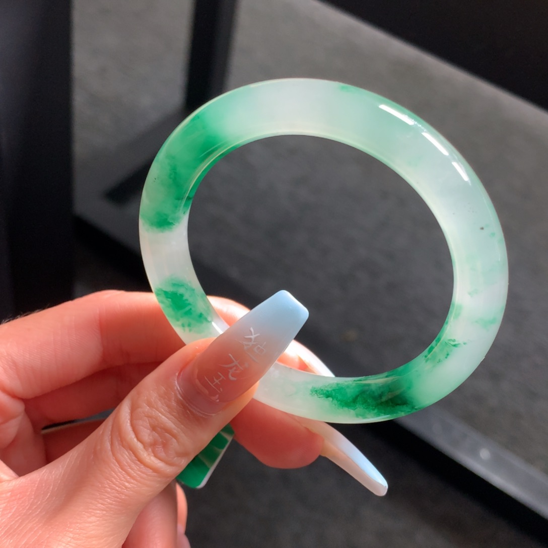 石英质玉手镯未镶嵌f****o