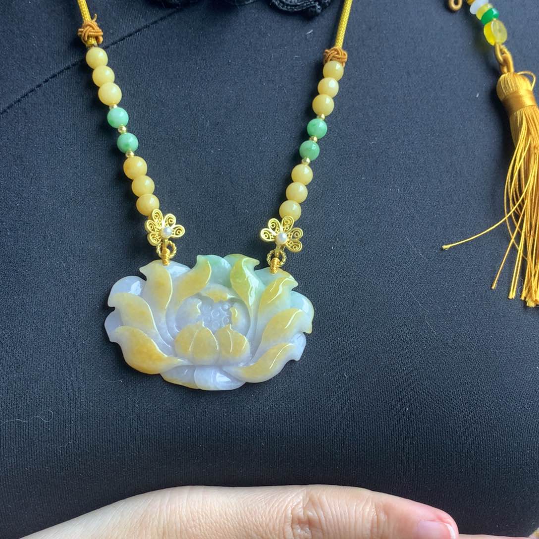 翡翠颈饰未镶嵌翡翠