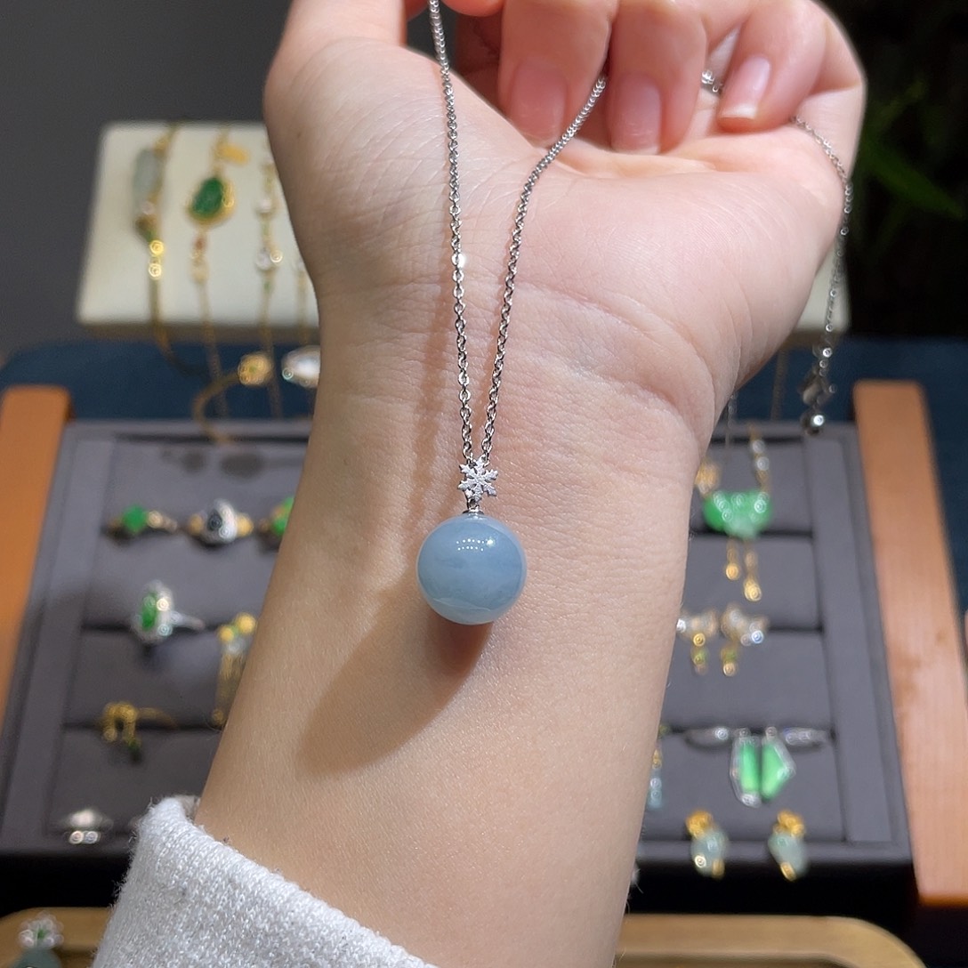 翡翠吊坠(不含链)18K金镶嵌飘花珠珠