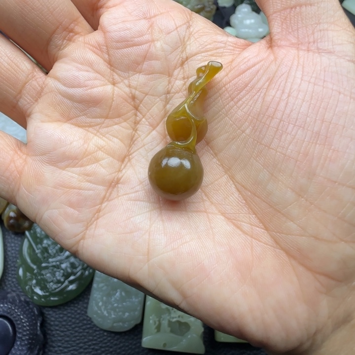 和田玉未镶嵌珠宝奇石