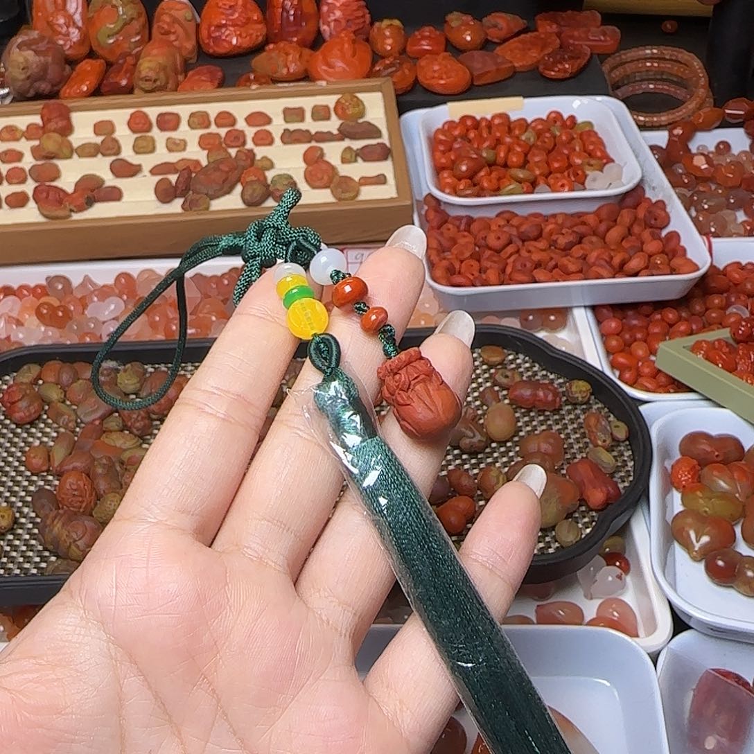 南红玛瑙未镶嵌颈饰