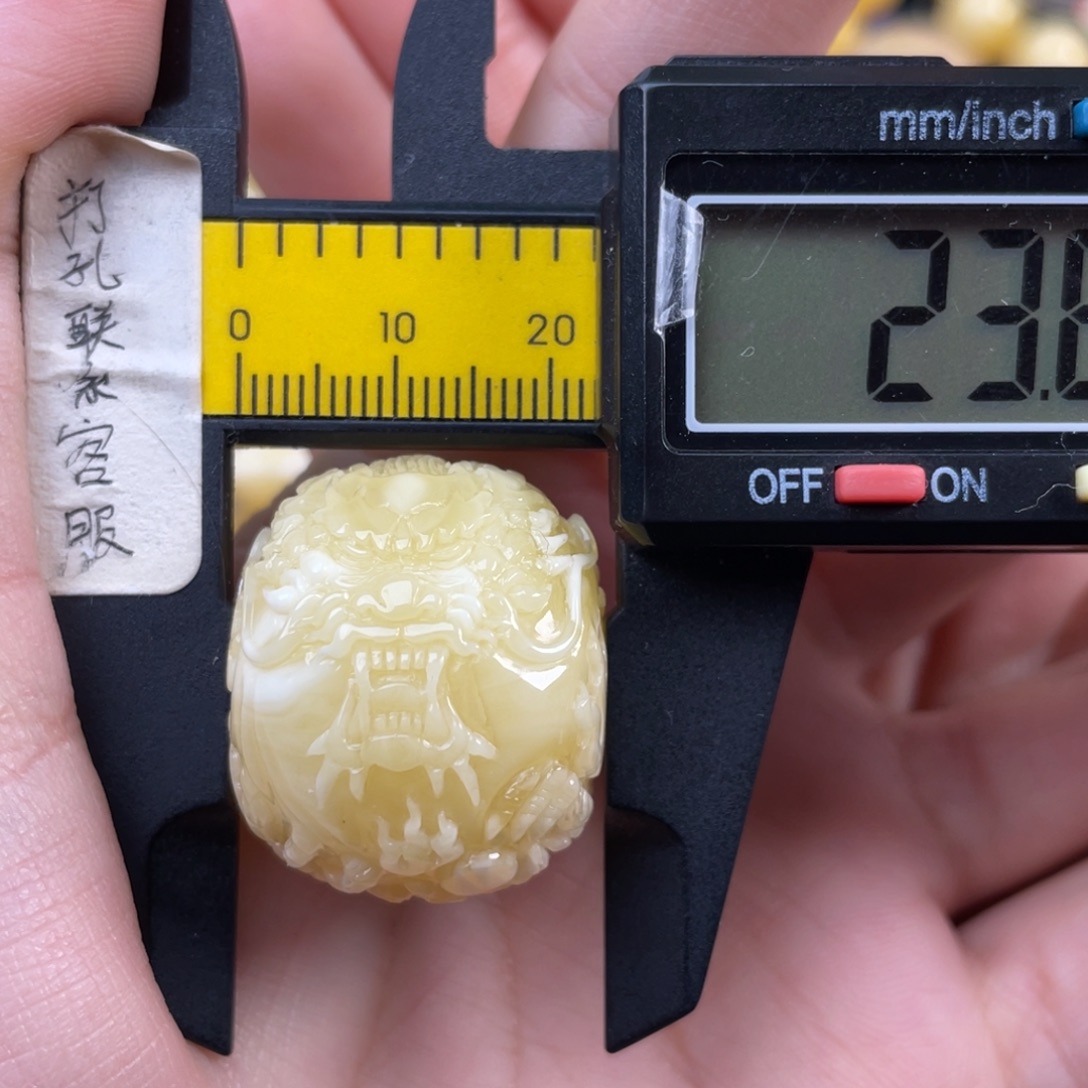 蜜蜡未镶嵌珠宝奇石