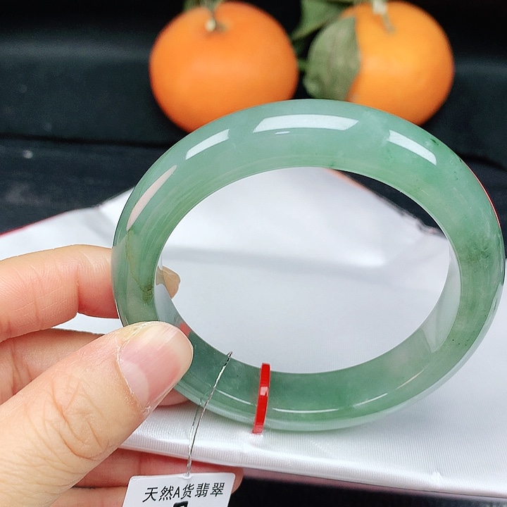 翡翠手镯未镶嵌54圈