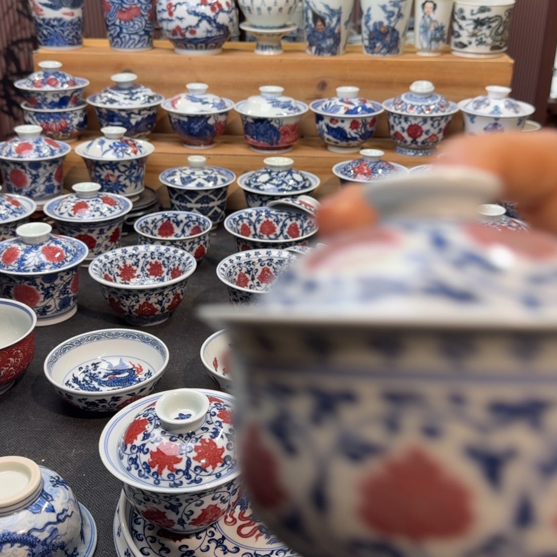 微瑕缠枝莲盖碗盖碗