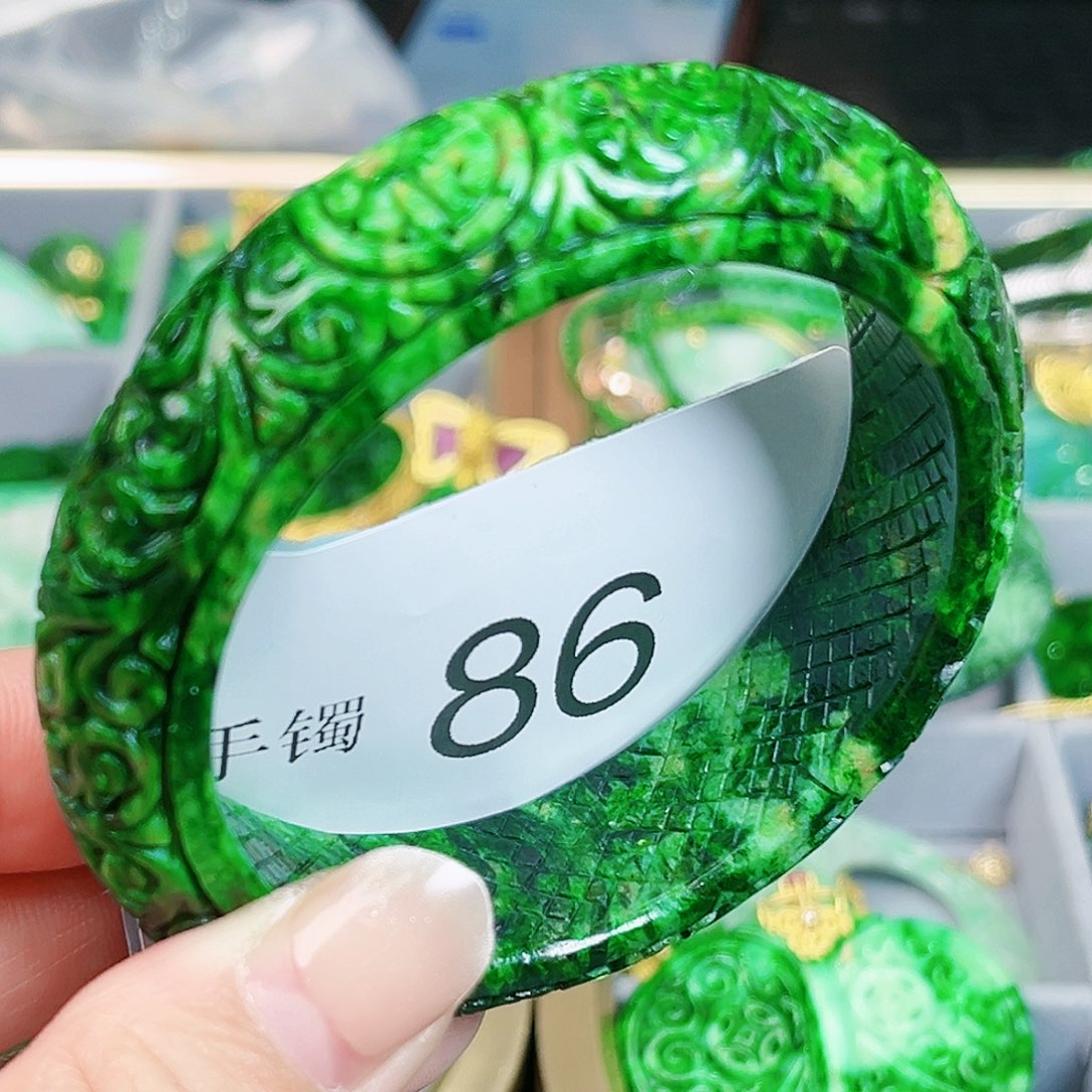 翡翠颈饰未镶嵌手镯55-56