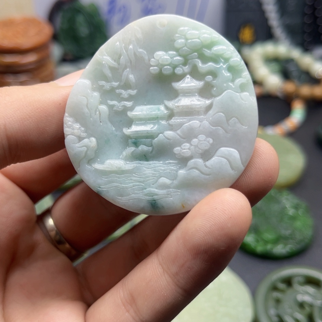 翡翠颈饰未镶嵌翡翠