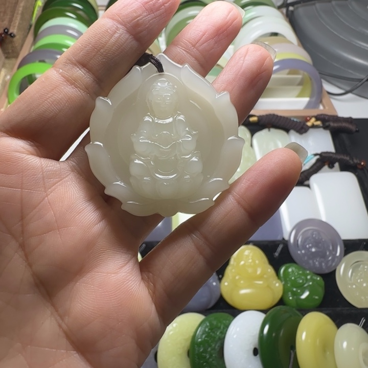 天然新疆若羌蜂蜜水观音吊坠