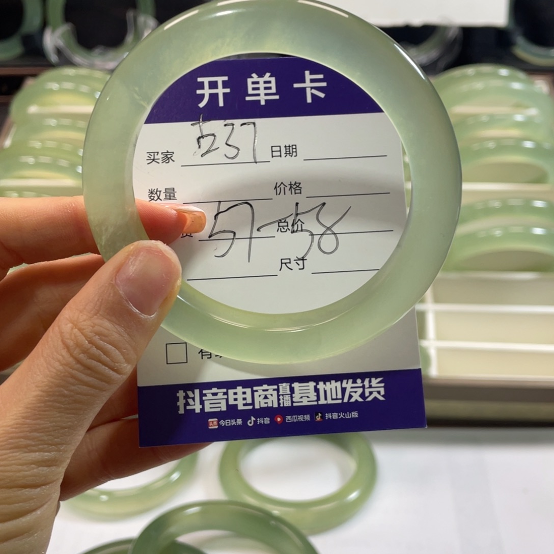 蛇纹石玉未镶嵌手镯周*遇