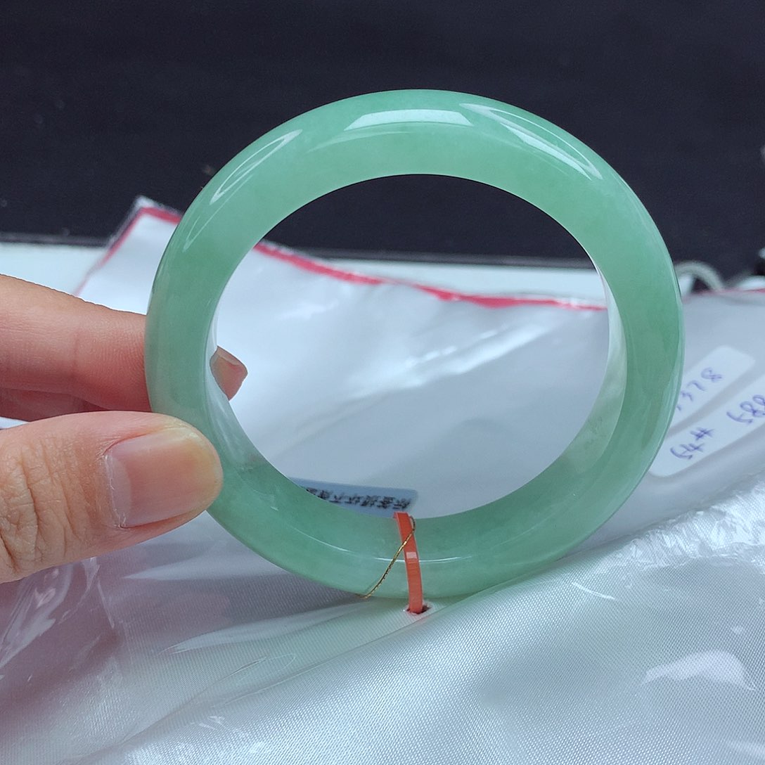 翡翠手镯未镶嵌54圈378